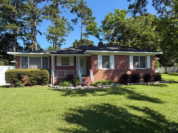 108 Peter St, Cochran, GA 31014