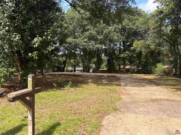 414 N Lake Drive, Perry, GA 31069