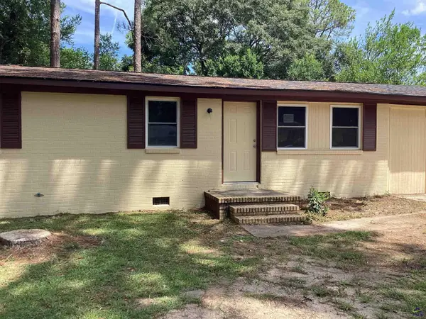 209 E Valley Drive, Fort Valley, GA 31030