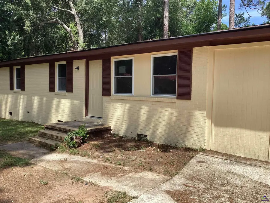 209 E Valley Drive, Fort Valley, GA 31030 - #2