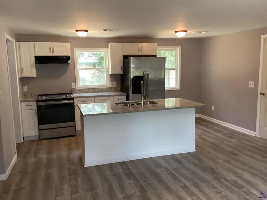 209 E Valley Drive, Fort Valley, GA 31030 - #3
