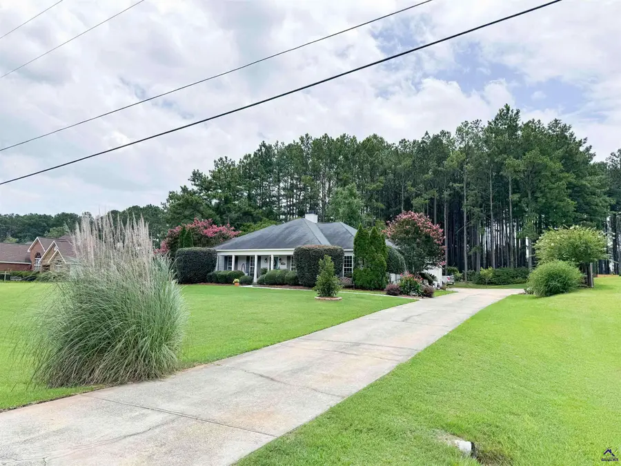 38 Ridgeway Dr, Fort Valley, GA 31030 - #3