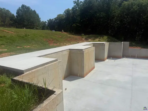 415 Forest Pointe Drive, Forsyth, GA 31029