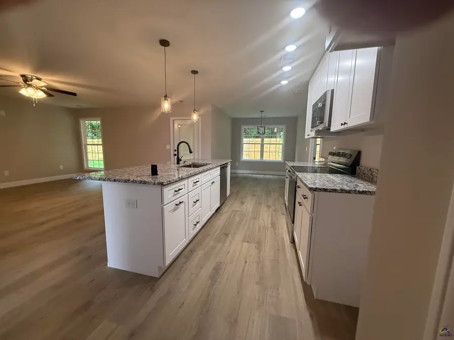 211 Sutton Dr., Perry, GA 31069 - #2