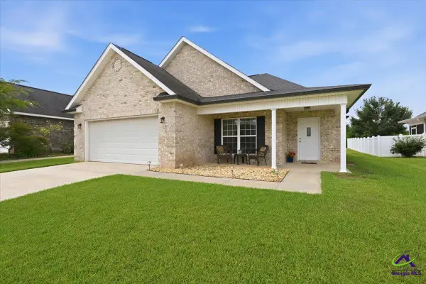 305 Lamplight Drive, Byron, GA 31008