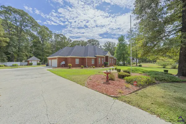 127 S Live Oak Cir Circle, Byron, GA 31008