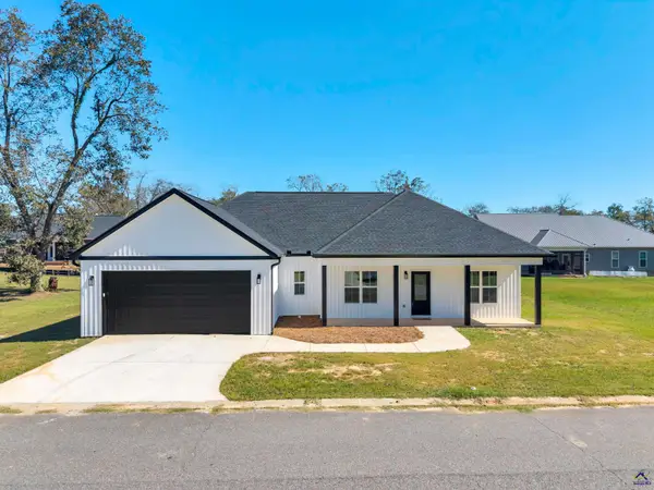 143 Village Circle, Cochran, GA 31014