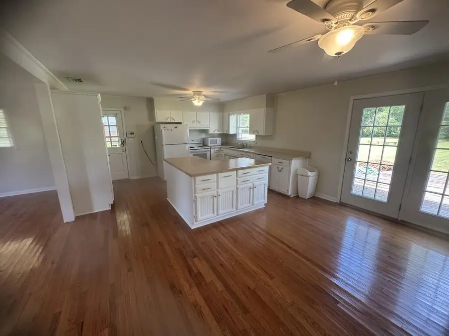 645 Cedar Dr., Ashburn, GA 31714 - #2