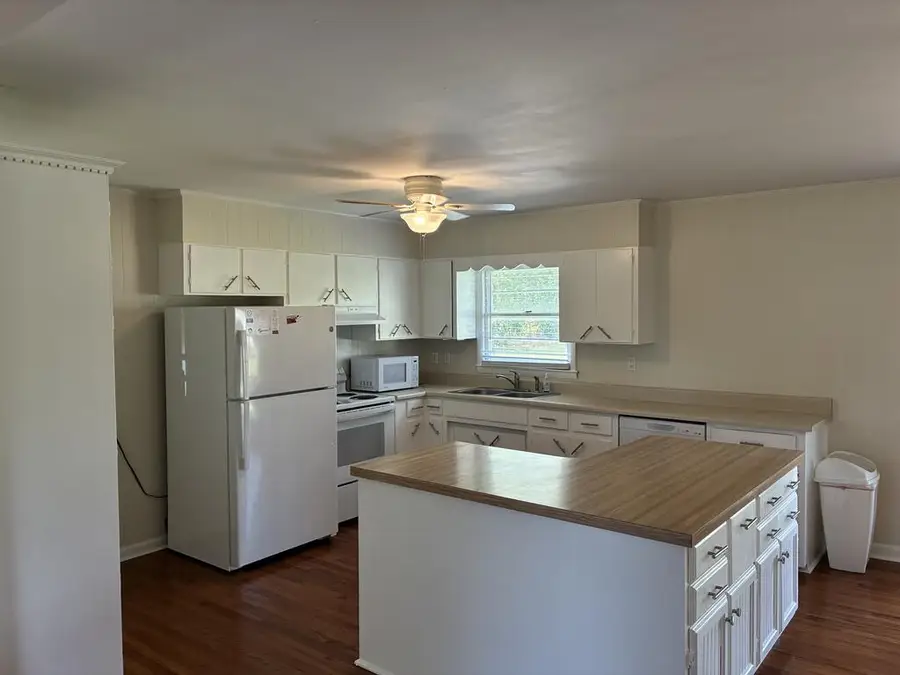 645 Cedar Dr., Ashburn, GA 31714 - #3