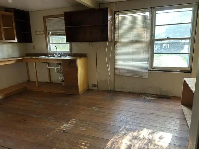 121 N Church St, Abbeville, GA 31001 - #3