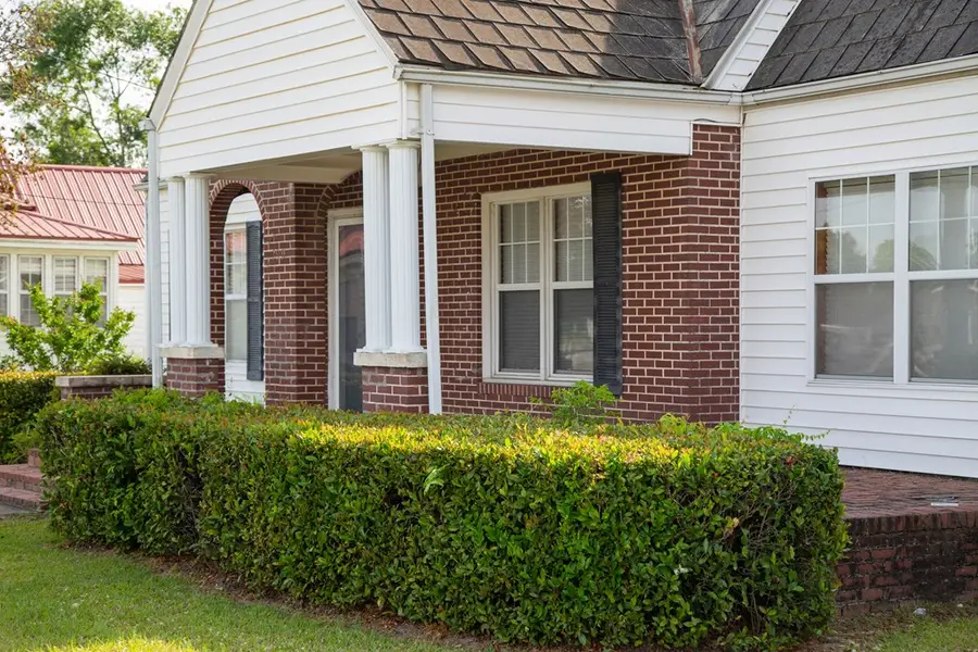 298 S Main St, Baxley, GA 31513 - #2