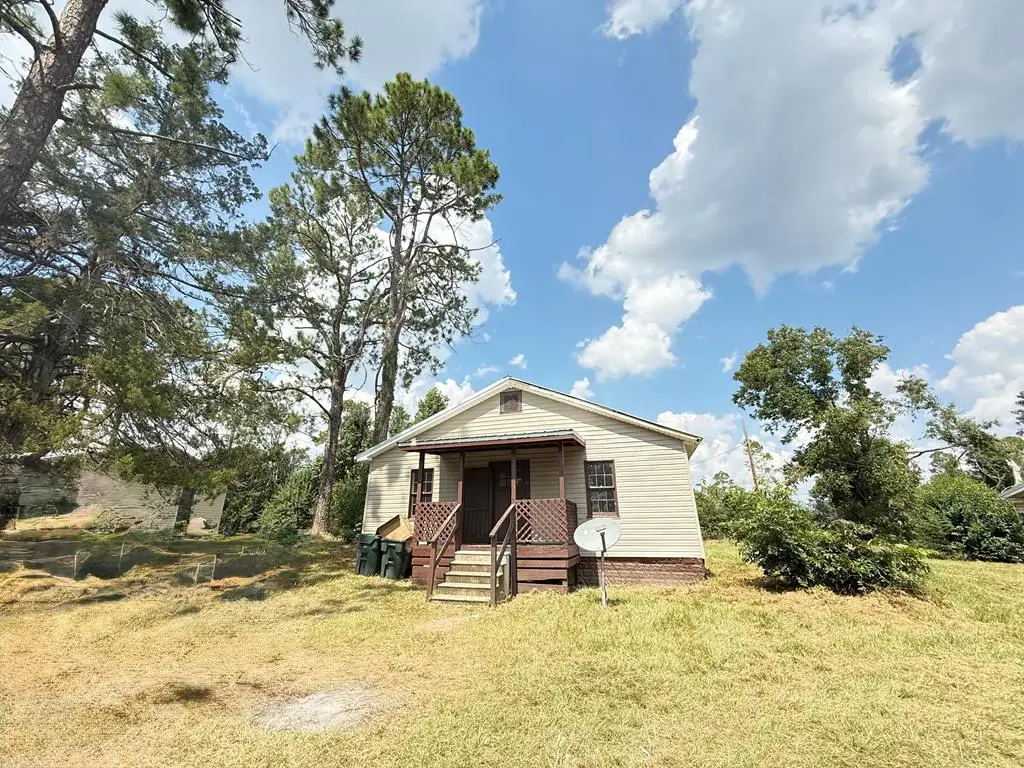 1811 Coffee Rd, Douglas, GA 31535 - Image #1