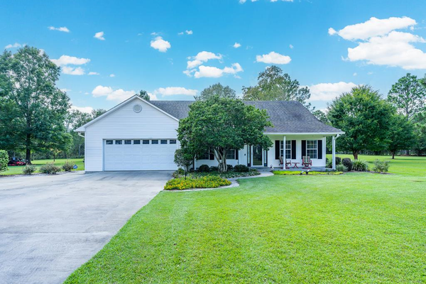 674 Forest Hills Drive, Douglas, GA 31535