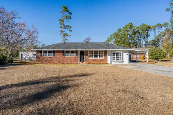 102 Lucerne, Baxley, GA 31513