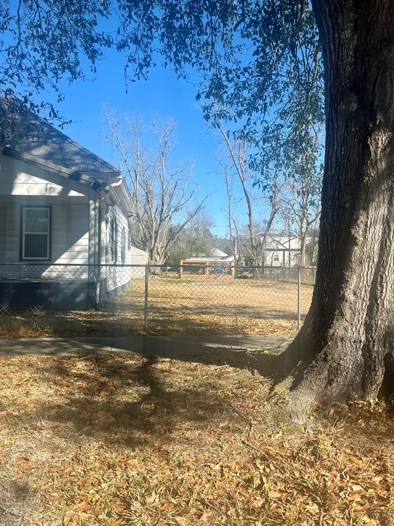 506 Washington Ave., Waycross, GA 31501 - #2