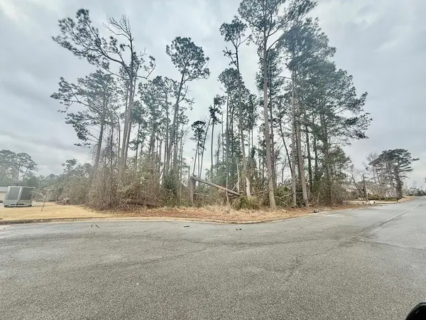 1008 Greensway Dr, Douglas, GA 31533