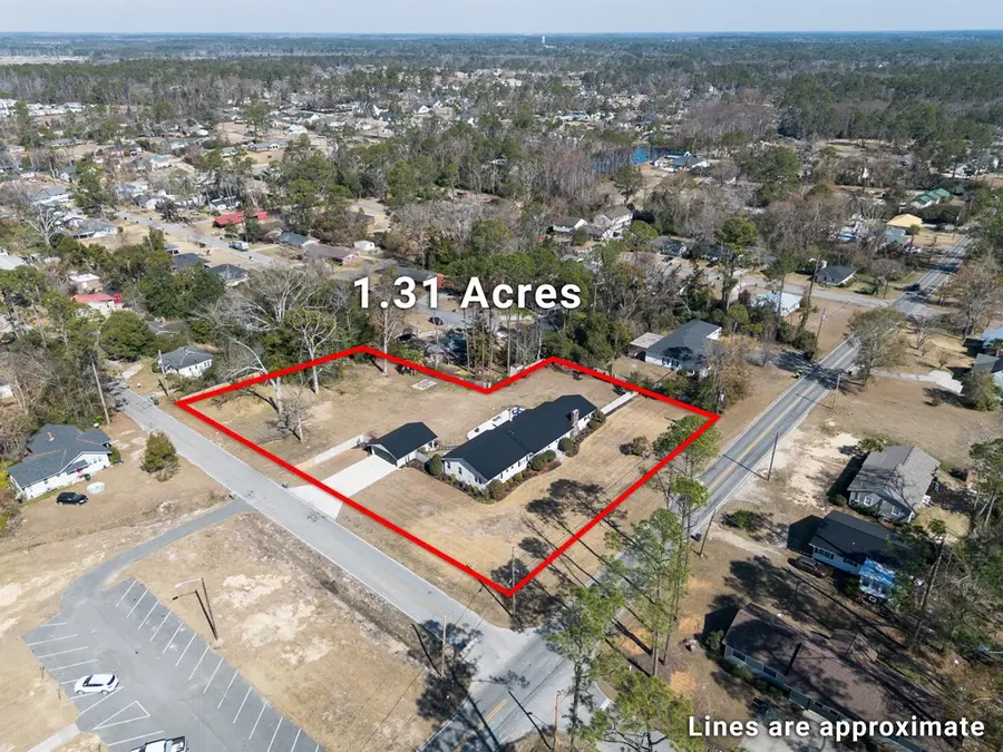 605 E Walker Street, Douglas, GA 31533 - #2