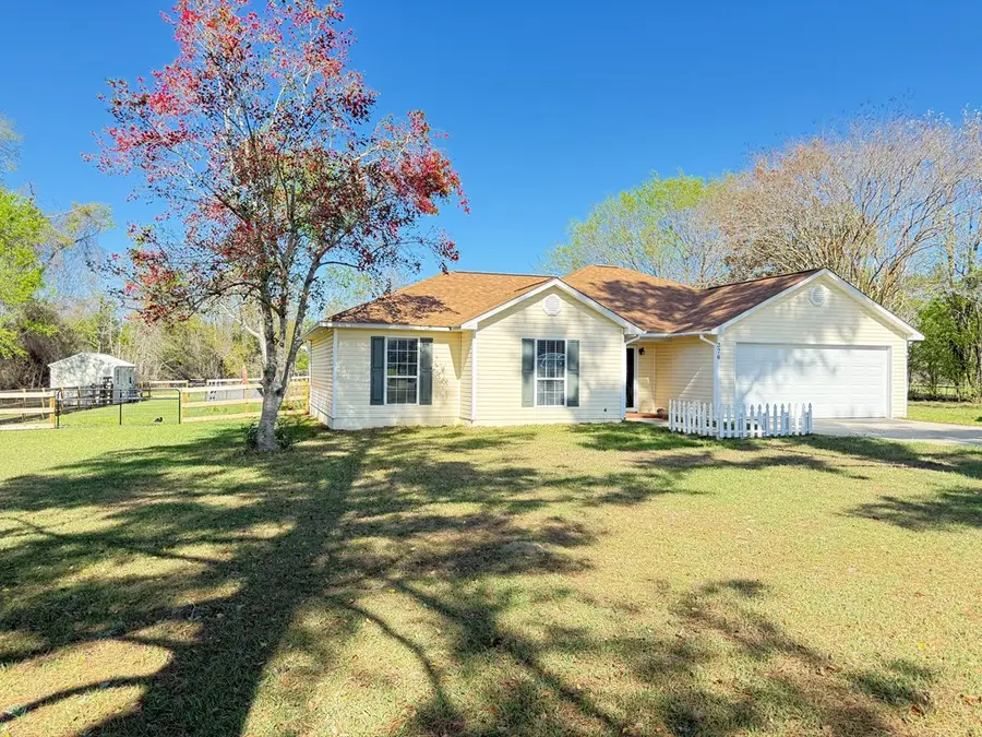 376 Forest Hills Dr, Douglas, GA 31535 - #2