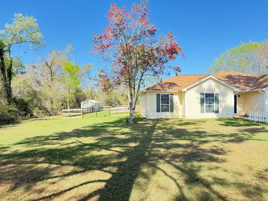 376 Forest Hills Dr, Douglas, GA 31535 - #3