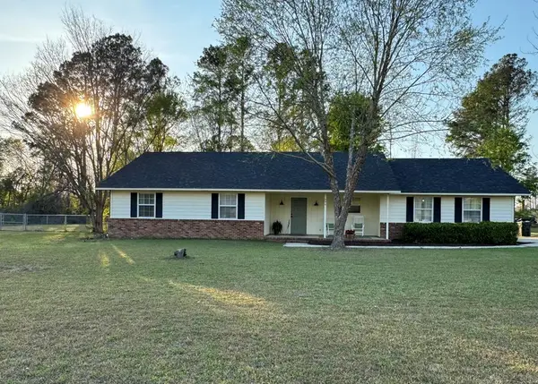 296 Forest Hills Dr, Douglas, GA 31535