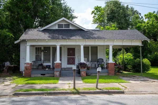 88 Oak St, Baxley, GA 31513