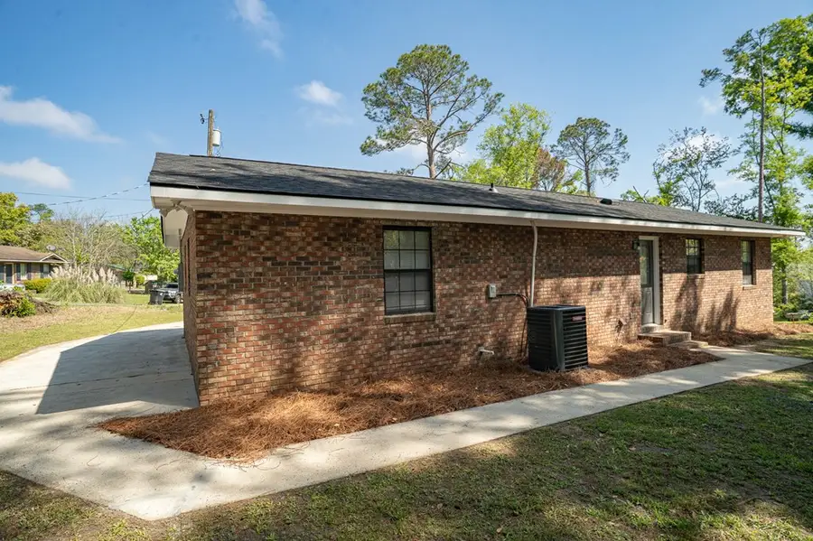 992 Smith St, Douglas, GA 31533 - #3