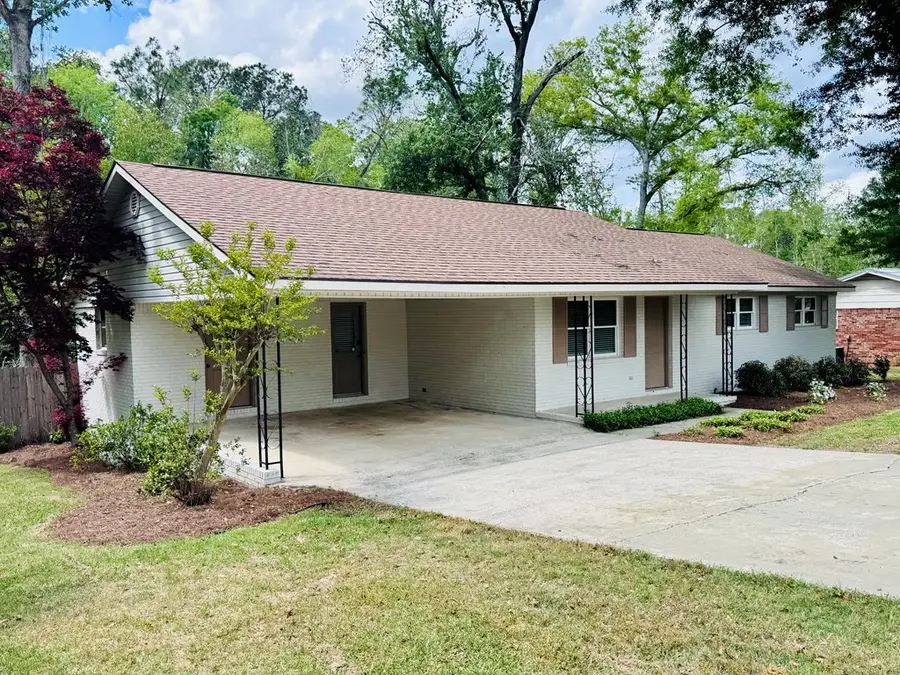 1905 Greenview Dr., Douglas, GA 31533 - #2