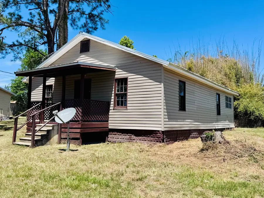 1811 Coffee Rd., Douglas, GA 31535 - #3