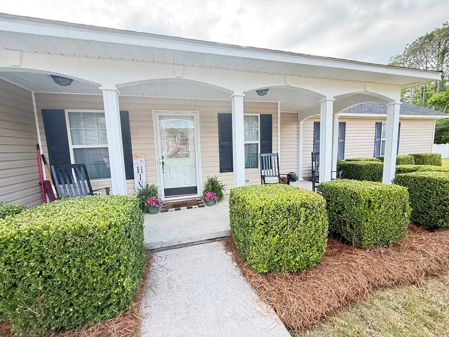 327 Edgewood Cir, Douglas, GA 31533 - #2