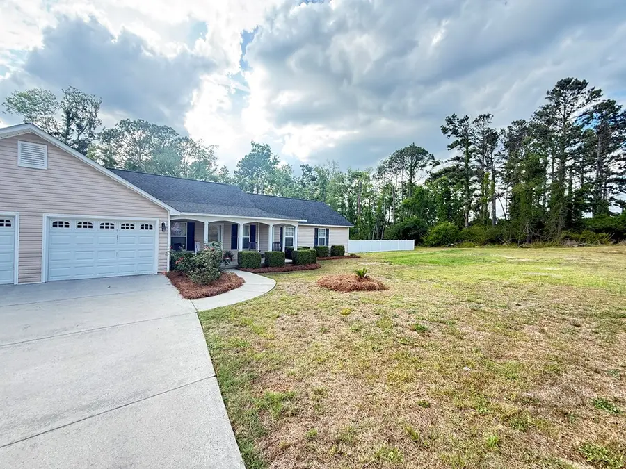 327 Edgewood Cir, Douglas, GA 31533 - #3