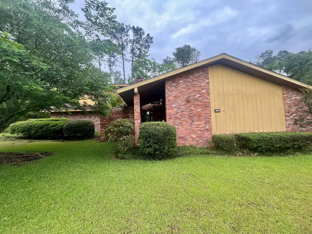 1002 West Walker, Douglas, GA 31533 - #1