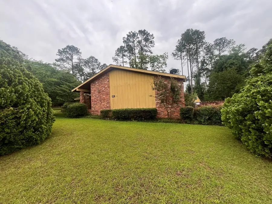 1002 West Walker, Douglas, GA 31533 - #2