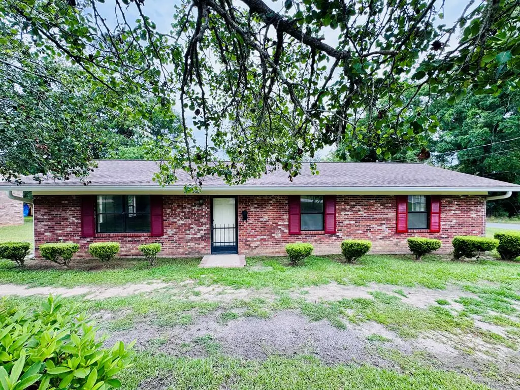 1002 Smith Ave., Douglas, GA 31533 - #1