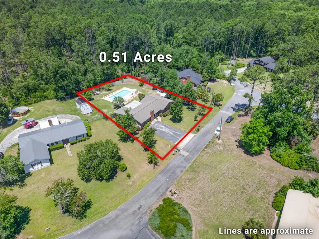 1203 Lakeshore Dr, Douglas, GA 31533 - #1