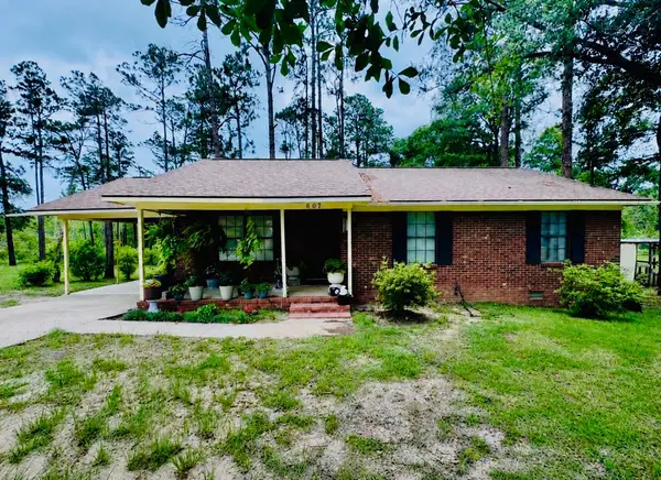 807 Spring St., Douglas, GA 31533