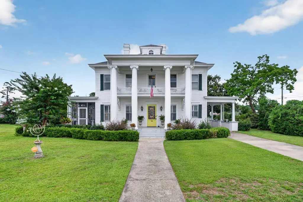 12 Dyal St, Baxley, GA 31513 - #1