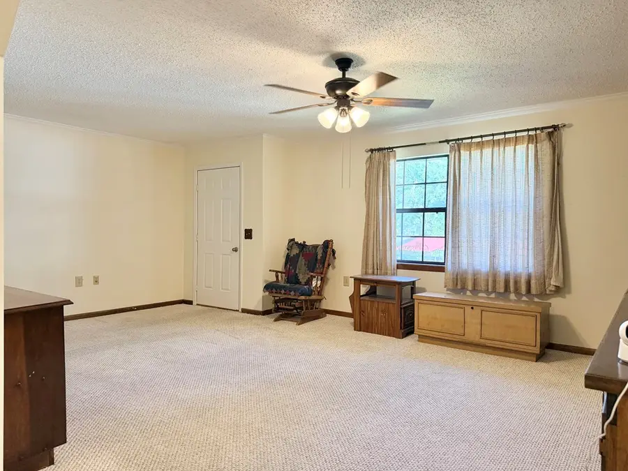 995 Smith St., Douglas, GA 31533 - #3