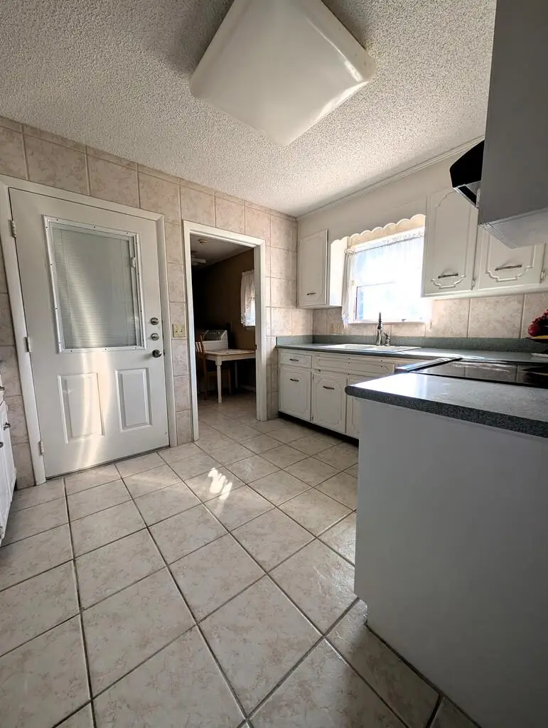 1608 Bel Air Circle, Douglas, GA 31533 - #3