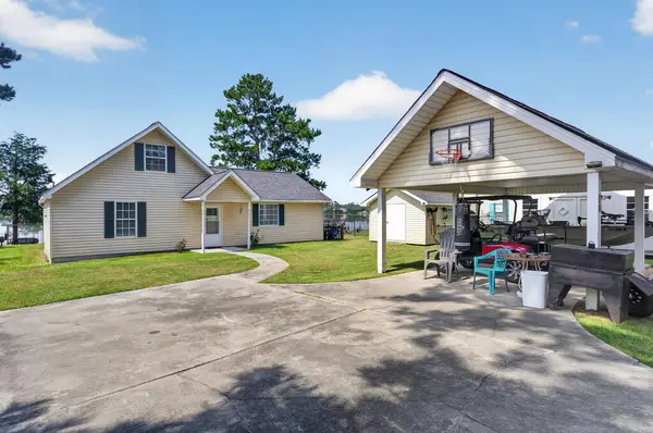 454 Island Dr, Douglas, GA 31535