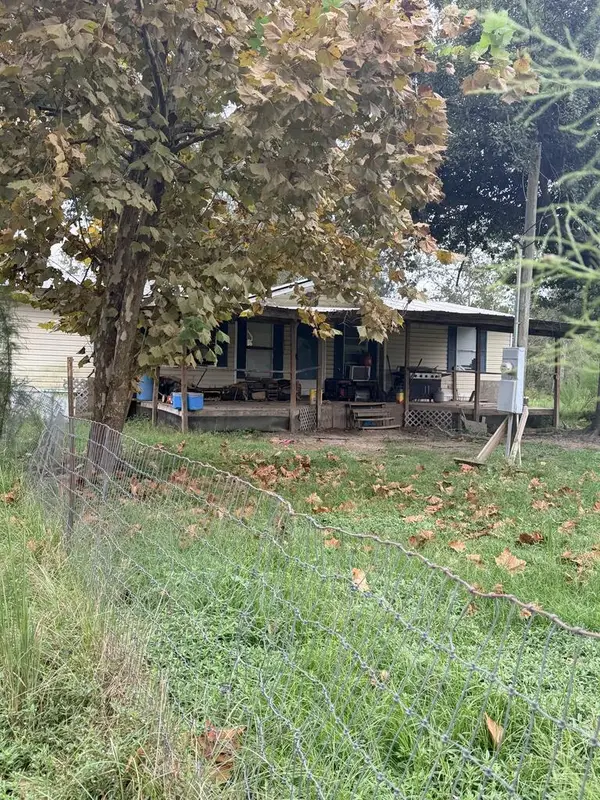 195 Sandy Flat Rd, Douglas, GA 31535