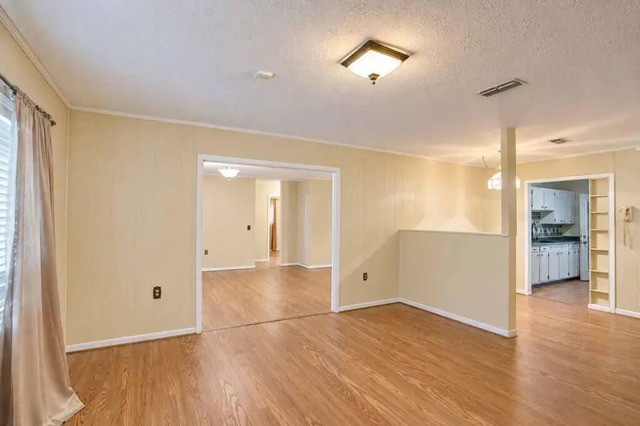 811 S Coffee Ave, Douglas, GA 31533 - #2