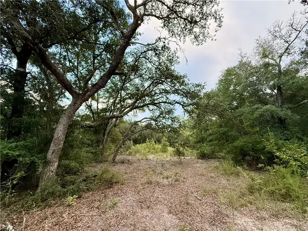 6005 & 6007 Tree Top Lane, Blackshear, GA 31516