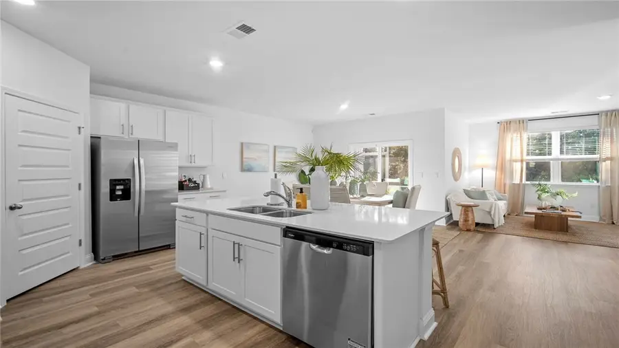 1053 Lakes Boulevard, Brunswick, GA 31525 - Image #2