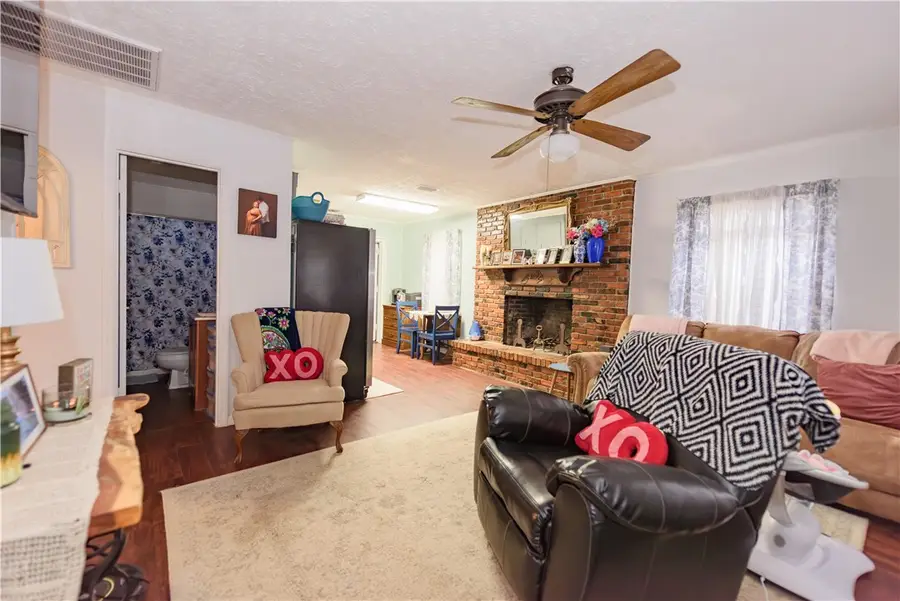 911 Hendry Street, Blackshear, GA 31516 - Image #2