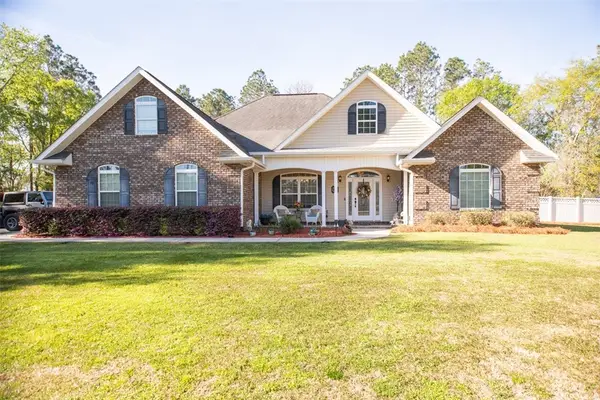 110 Lake Ridge Drive, Baxley, GA 31513