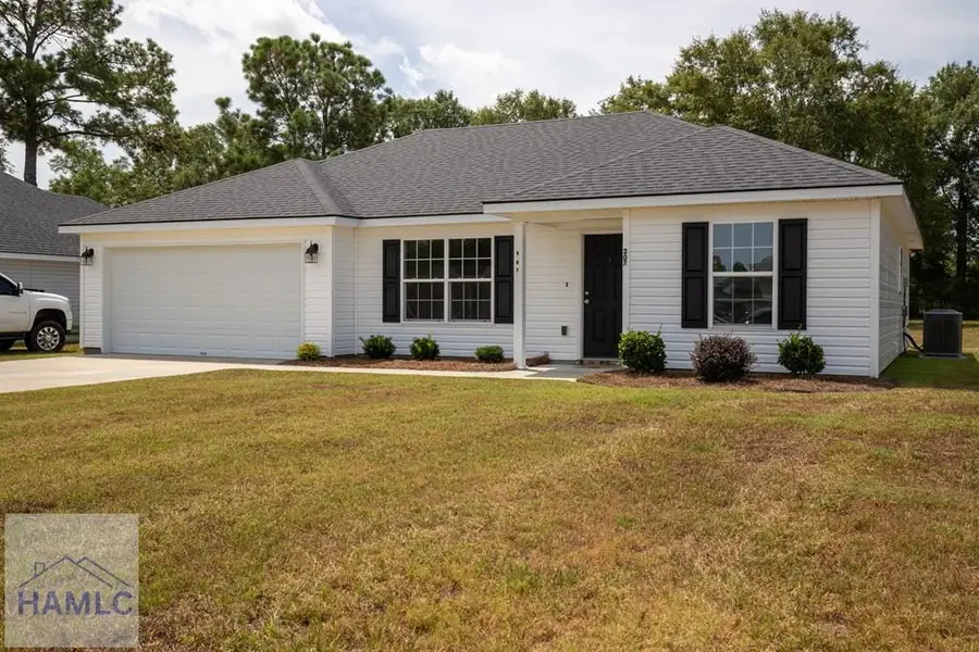 207 Bull Street, Glennville, GA 30427 - #3