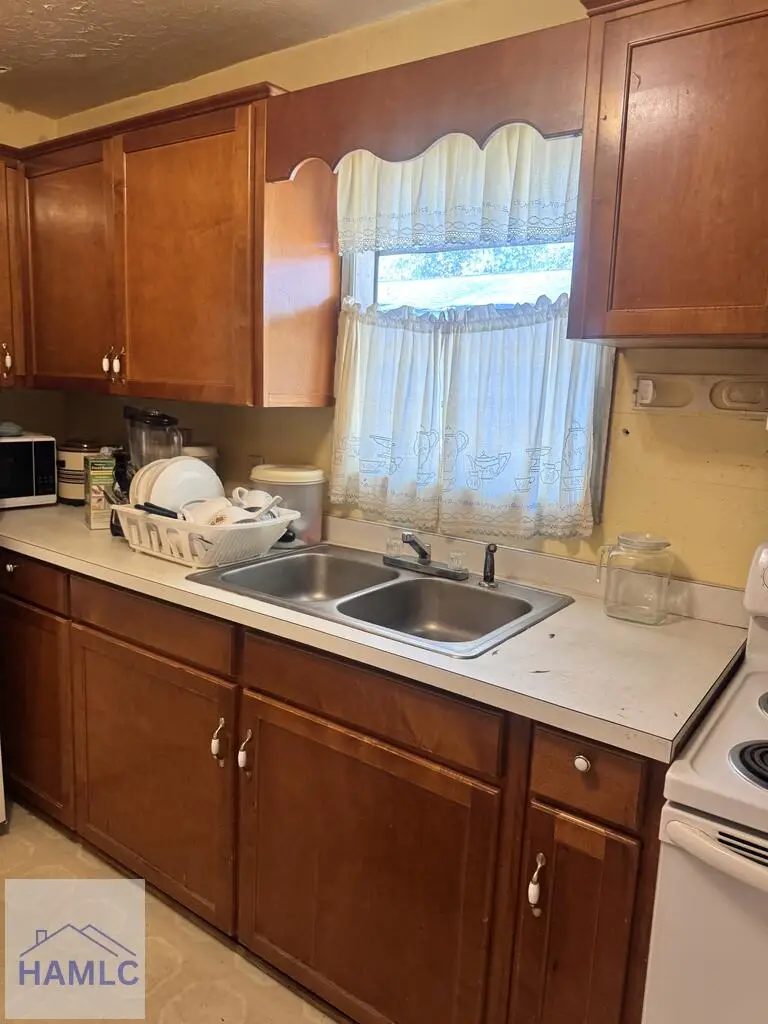 706 Poplar Street, Jesup, GA 31545 - #2