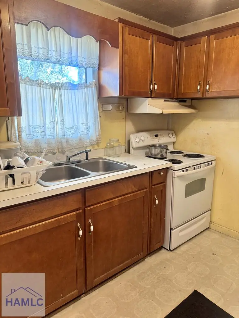 706 Poplar Street, Jesup, GA 31545 - #3