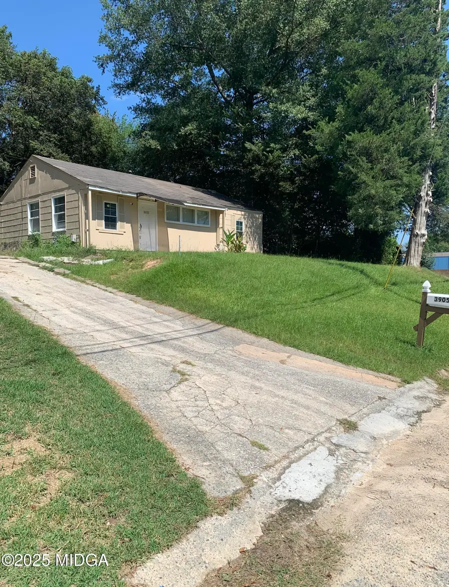 3905 Saint Charles Place, Macon, GA 31206 - #2