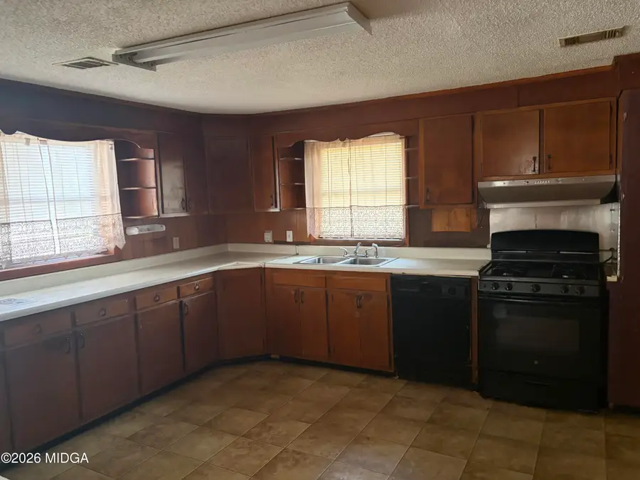 601 S Camellia Boulevard, Fort Valley, GA 31030 - #3